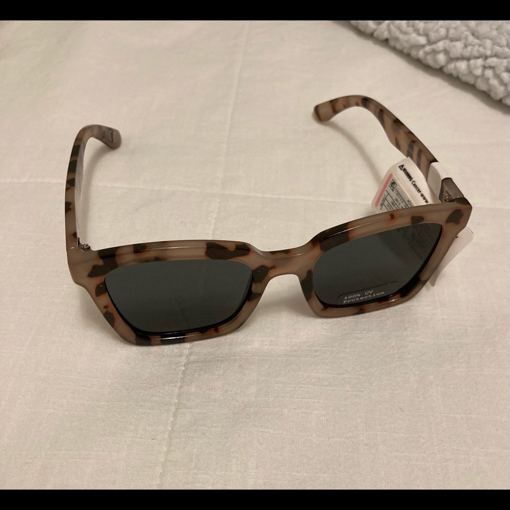Tortoise shell print square sunglasses